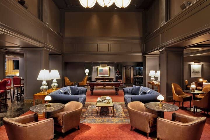 Lounge 111 of 124