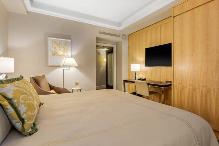 Room 25 of 124